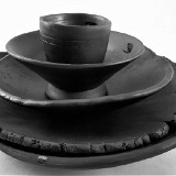 Teller und Schoule - piatti e bicchiere, Bucchero